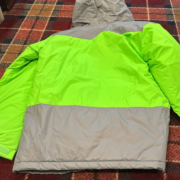 Boys never worn XL winter jacket. - Picture 4 of 4
